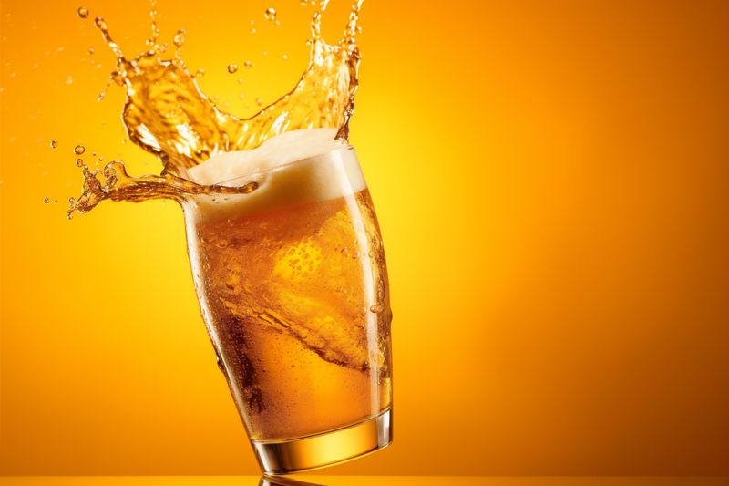 foam beer alcohol bubble splash drink gradient cold drop background glass. Generative AI.